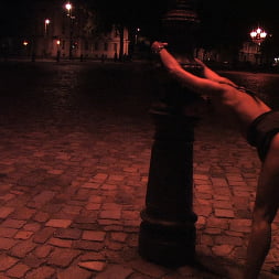 Linda en ¡Hermosa chica checa expuesta en las calles por la noche! (foto 6) Linda en 'Kink' ¡Hermosa chica checa expuesta en las calles por la noche! (Miniatura 6)
