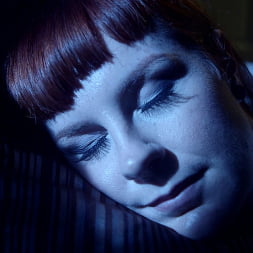 Lorelei Lee en 'Kink' ¡Por favor, electrocuta mi coño!: Una pesadilla de electrosexo lésbico (Miniatura 11)