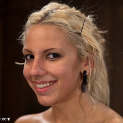 Lylith Lavey in 'Kink' Slave 4 U (Thumbnail 7)