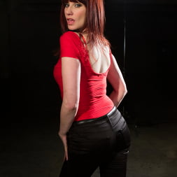 Maitresse Madeline en 'Kink' Dos modelos de lencería son castigadas y folladas por Maitresse Madeline (Miniatura 1)