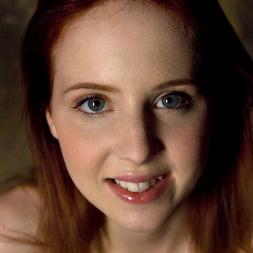 Megan Murray en 'Kink' Pequeños agujeros (Miniatura 1)