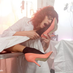 Melody Jordan in Lesbian Foot Lab: Maitresse Madeline Submits To Feet! (Photo 9) Melody Jordan in 'Kink' Lesbian Foot Lab: Maitresse Madeline Submits To Feet! (Thumbnail 9)