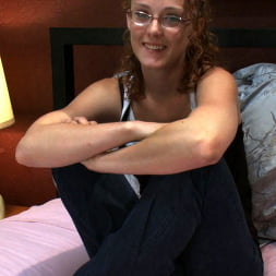 Michelle in AMATEUR GIRL - HER FIRST EVER PORN! (Photo 10) Michelle in 'Kink' AMATEUR GIRL - HER FIRST EVER PORN! (Thumbnail 10)