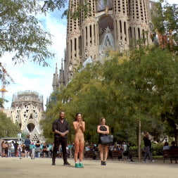 Mona Wales en 'Kink' Carolina Abril se pone de rodillas y reza por una polla enorme (Miniatura 4)