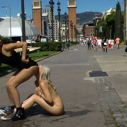 Mona Wales en 'Kink' La humillación de Liz Rainbow - Parte 1 Fitness Domination (Miniatura 4)