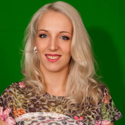 Mona Wales en 'Kink' La humillación de Liz Rainbow - Parte 1 Fitness Domination (Miniatura 16)