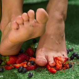 Monique Alexander in Lesbian Strawberry Foot Food Crushing! (Photo 5) Monique Alexander in 'Kink' Lesbian Strawberry Foot Food Crushing! (Thumbnail 5)