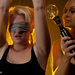 Ms Kim in My Apologies (Photo 2) Ms Kim in 'Kink' My Apologies (Thumbnail 2)