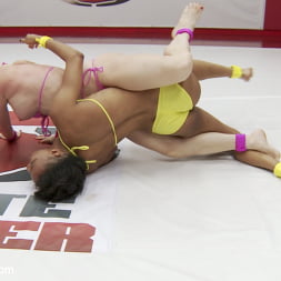 Nikki Darling in Gorgeous Fit Feather Weights Fight in Erotic Wrestling Match (Photo 2) Nikki Darling in 'Kink' Gorgeous Fit Feather Weights Fight in Erotic Wrestling Match (Thumbnail 2)