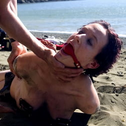Nina in Nina (Photo 13) Nina in 'Kink' Nina (Thumbnail 13)