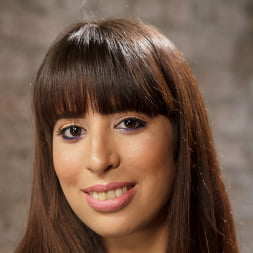 Nina Lopez en 'Kink' Impresionantes tetas nuevas y un coño hermoso (Miniatura 15)