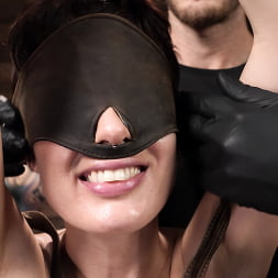 Olive Glass in Olive Glass: Fucked in Bondage (Photo 3) Olive Glass in 'Kink' Olive Glass: Fucked in Bondage (Thumbnail 3)