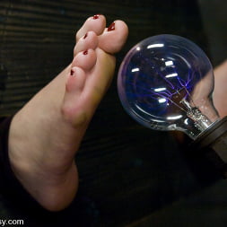 Raina Verene en 'Kink' and Princess Donna Dolore (Miniatura 4)