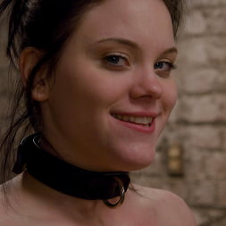 Raina Verene en 'Kink' El entrenamiento de Raina Verene (Miniatura 17)