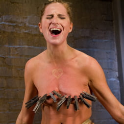 Roxy Rox en 'Kink' Hermosa recién llegada destruida por el bondage y los orgasmos con chorros (Miniatura 10)