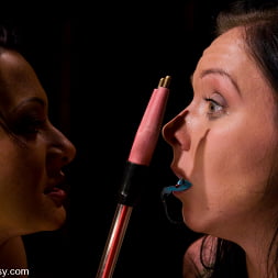 Sandra Romain in Julie Night (Photo 3) Sandra Romain in 'Kink' Julie Night (Thumbnail 3)
