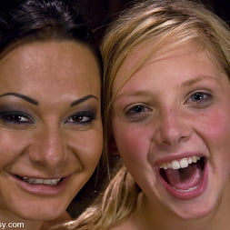 Sandra Romain in and Sara Scott (Photo 15) Sandra Romain in 'Kink' and Sara Scott (Thumbnail 15)