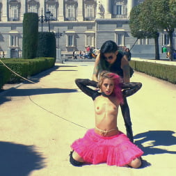 Satrina en 'Kink' La puta de servicio completo Erika Sevilla es avergonzada y humillada (Miniatura 4)