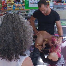 Satrina en 'Kink' La puta de servicio completo Erika Sevilla es avergonzada y humillada (Miniatura 13)