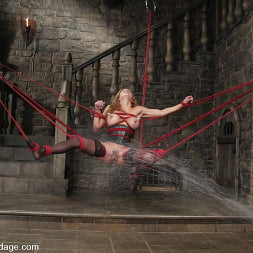 Shannon Kelly en Shannon Kelly (foto 13) Shannon Kelly en 'Kink' Shannon Kelly (Miniatura 13)