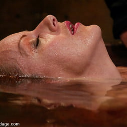 Shannon Kelly in Shannon Kelly (Photo 13) Shannon Kelly in 'Kink' Shannon Kelly (Thumbnail 13)