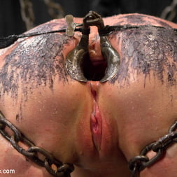 Siouxsie Q in 'Kink' vs Claire Adams (Thumbnail 11)