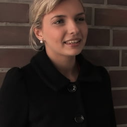 Kitty en 'Kink' - laughed at and fucked in public (Miniatura 1)