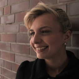 Kitty en 'Kink' - laughed at and fucked in public (Miniatura 2)