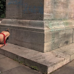 Kitty en 'Kink' - laughed at and fucked in public (Miniatura 5)