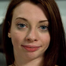 Amber Keen in Servant Keen (Photo 17) Amber Keen in 'Kink' Servant Keen (Thumbnail 17)