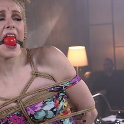 Stirling Cooper en 'Kink' Puta obediente y dolorosa GRITA por castigo anal (Miniatura 1)