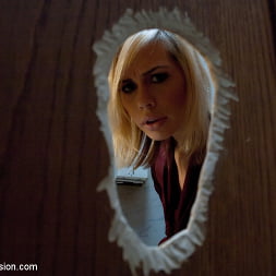 Tara Lynn Foxx in 'Kink' Sex Offender (Thumbnail 17)