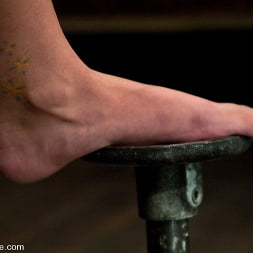 Thea Marie en 'Kink' Crucifucked (Miniatura 11)