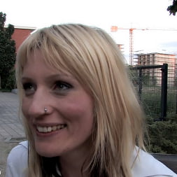 Zenza Raggi in 'Kink' The Zipper (Thumbnail 8)